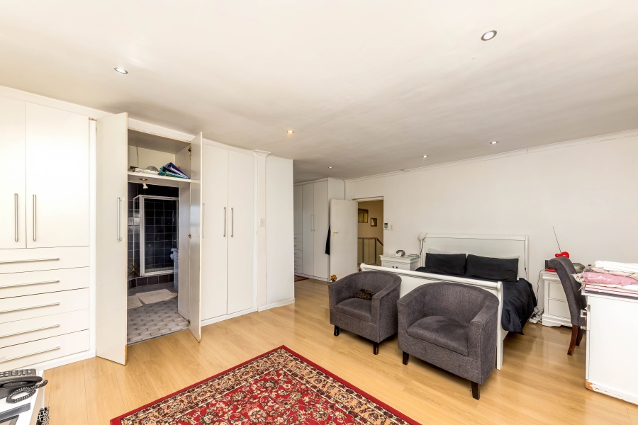 6 Bedroom Property for Sale in Walmer Estate Western Cape